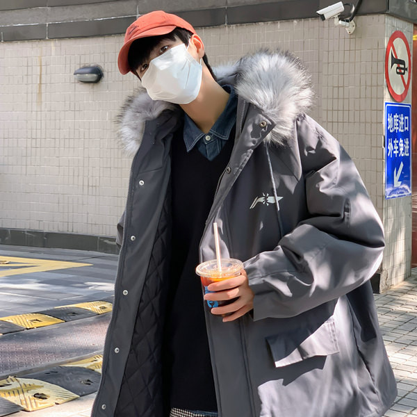 Téli férfi kabát kapucnival