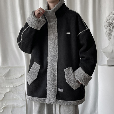 Μοντέρνο ανδρικό φαρδύ μοντέλο με τσέπες