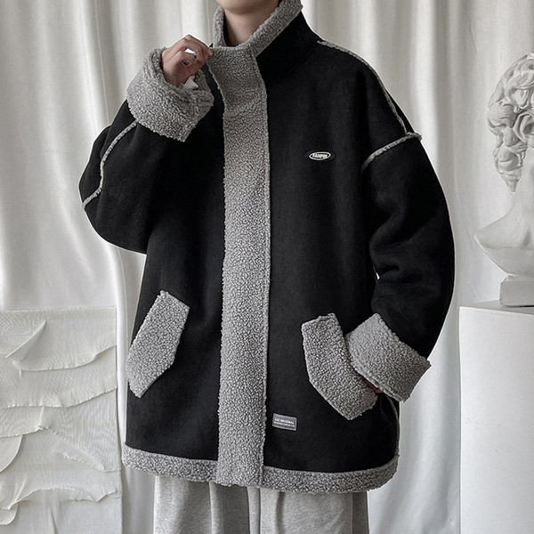 Μοντέρνο ανδρικό φαρδύ μοντέλο με τσέπες