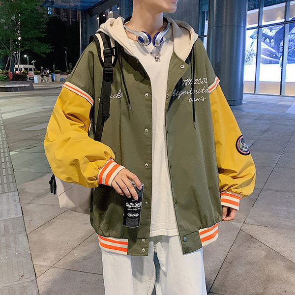 Ingyenes modell férfi tavaszi kabát kapucnival