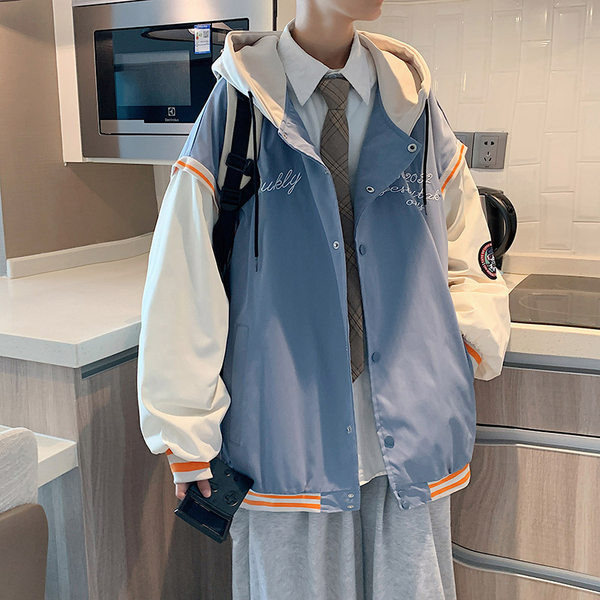 Ingyenes modell férfi tavaszi kabát kapucnival