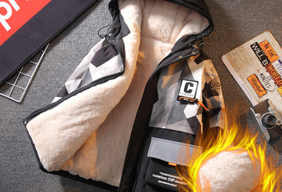 Gyerek téli kabát fiúknak kapucnival és new model felirattal