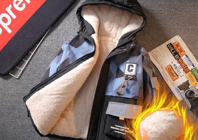 Gyerek téli kabát fiúknak kapucnival és new model felirattal