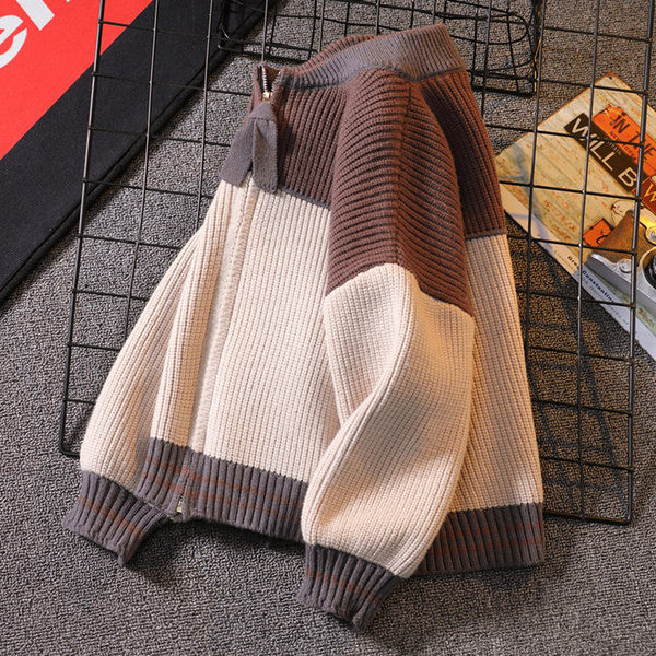 Dječja proljetna jakna s patentnim zatvaračem i džepovima u smeđoj boji