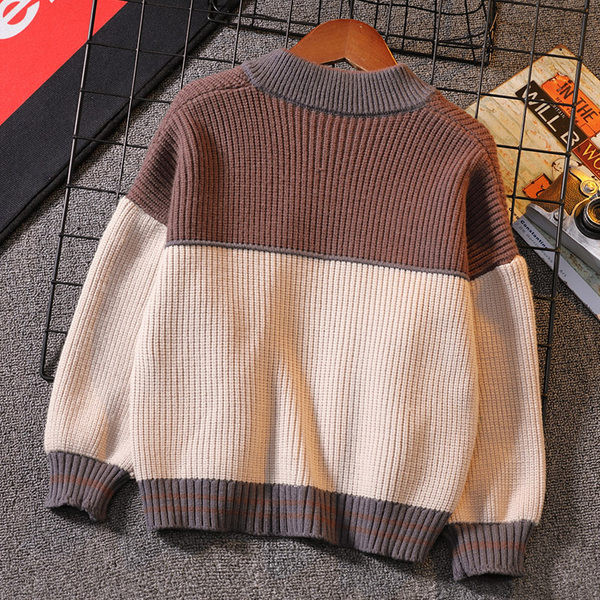 Dječja proljetna jakna s patentnim zatvaračem i džepovima u smeđoj boji