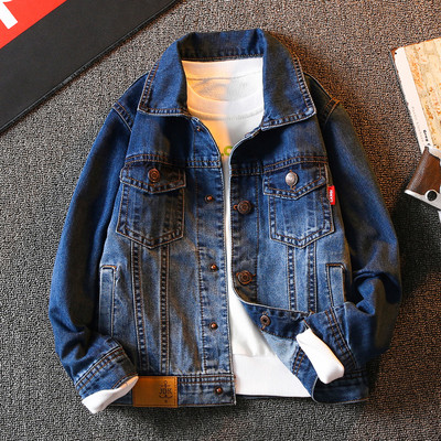 Modern farmerdzseki fiúknak gombokkal