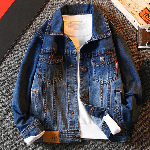 Modern farmerdzseki fiúknak gombokkal