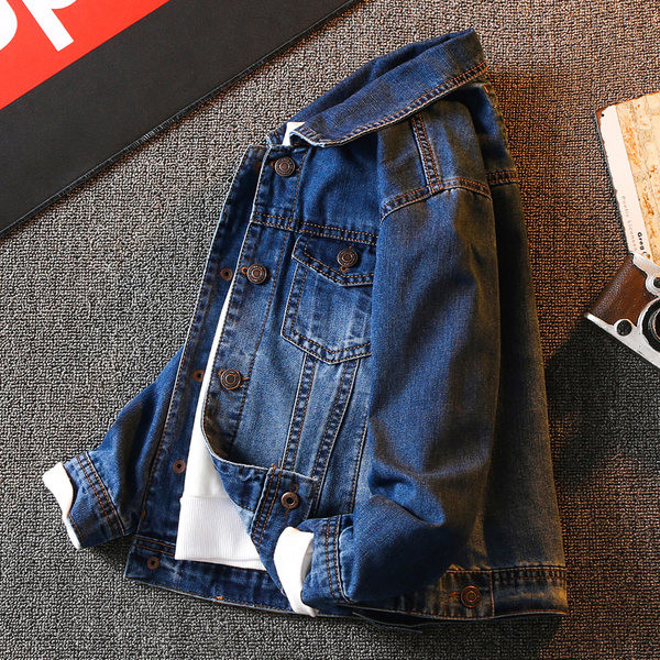 Modern farmerdzseki fiúknak gombokkal