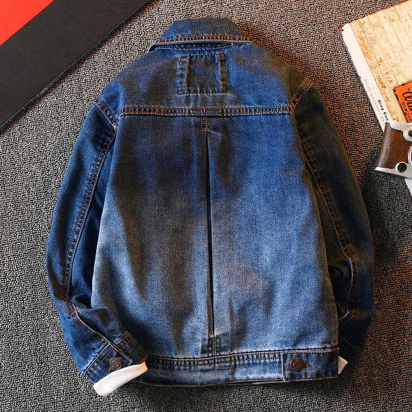 Modern farmerdzseki fiúknak gombokkal