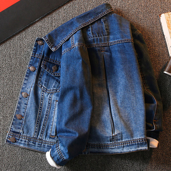 Modern farmerdzseki fiúknak gombokkal