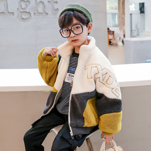 Gyermek kabát cipzárral és zsebekkel