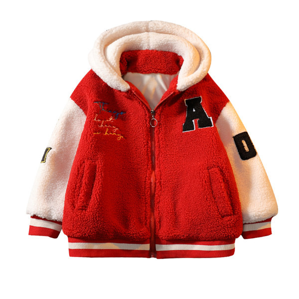 Fiúknak megfelelő gyerekkabát kapucnival és rátéttel