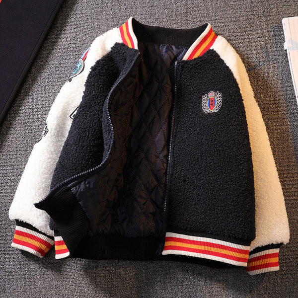 Gyerek kabát alacsony gallérral és hímzéssel