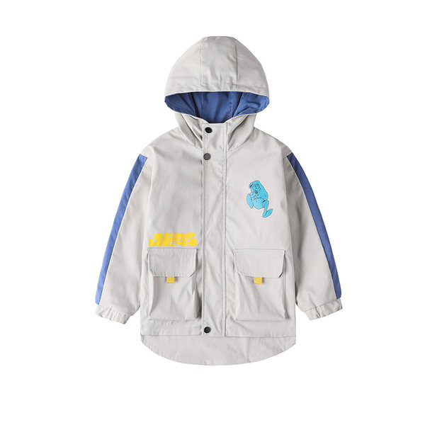 Modern gyerekkabát kapucnival és mintával fiúknak