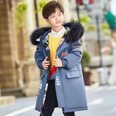 Moodne aplikatsiooni ja kapuutsiga laste jope