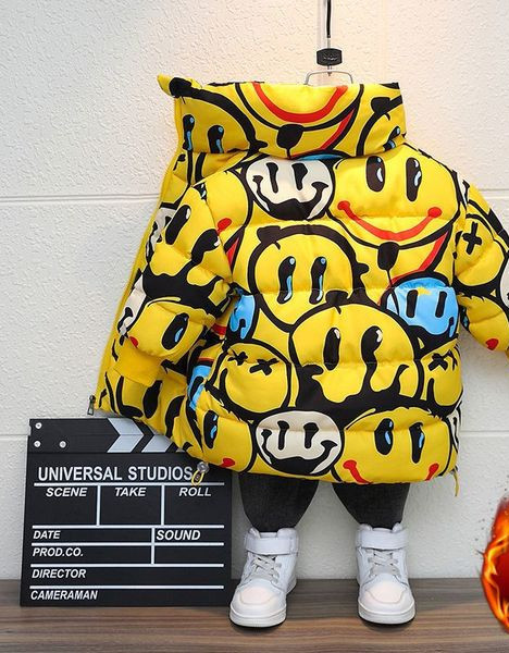 Gyermek téli kabát fiúknak rátéttel és cipzárral