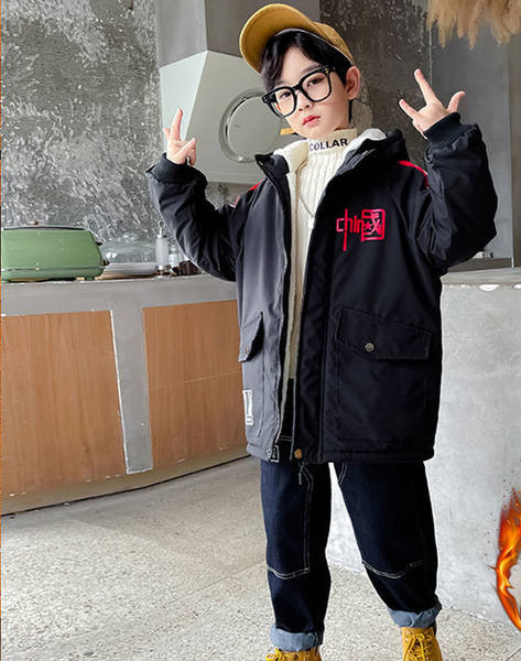 Gyermek téli kabát fekete felirattal