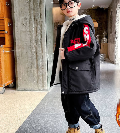 Gyermek téli kabát fekete felirattal