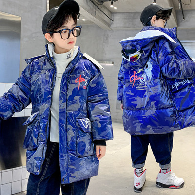 Modern gyerek kabát fiúknak színes mintákkal