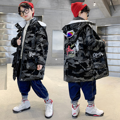 Modern gyerek kabát fiúknak színes mintákkal