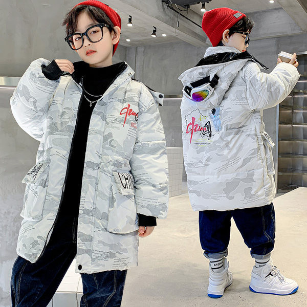 Modern gyerek kabát fiúknak színes mintákkal