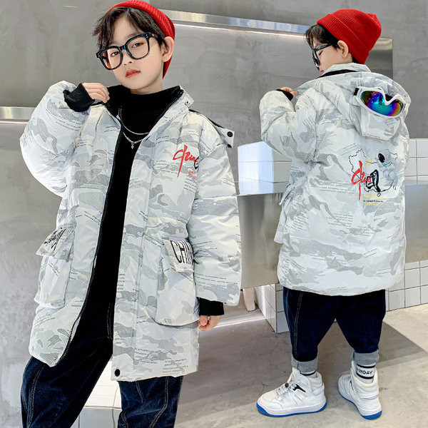 Modern gyerek kabát fiúknak színes mintákkal