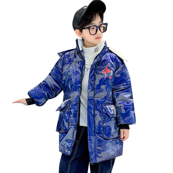 Modern gyerek kabát fiúknak színes mintákkal