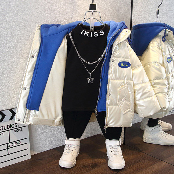 Modern gyerekkabát kapucnival