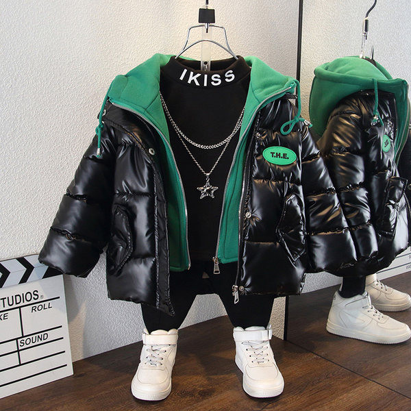 Modern gyerekkabát kapucnival