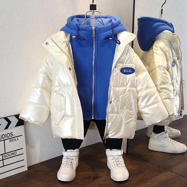 Modern gyerekkabát kapucnival