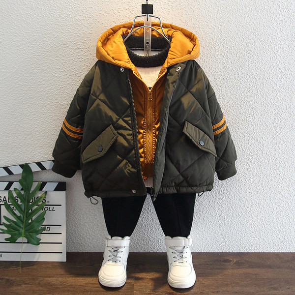 Tepitud efektiga laste jope poistele