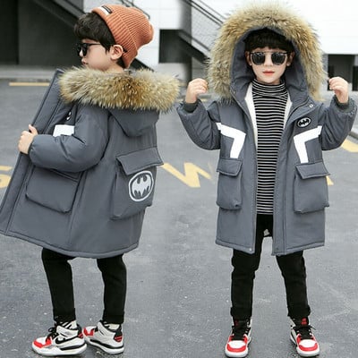 Gyerek téli kabát fiúknak, nagy zsebekkel és pehely kapucnival
