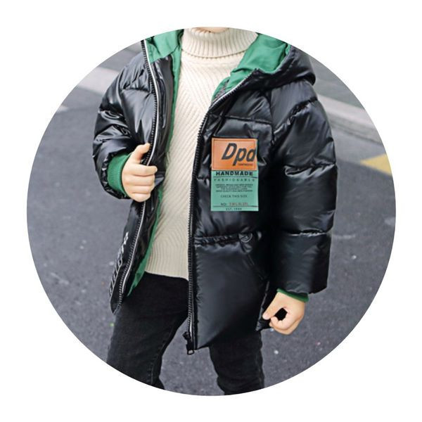 Fényes hatású, kapucnival ellátott téli gyerekkabát - fiúknak