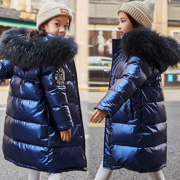 Hosszú, kék és fekete tollas gyerekkabát