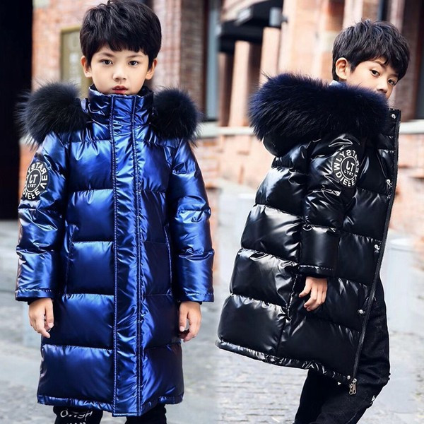 Hosszú, kék és fekete tollas gyerekkabát