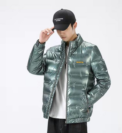 Gyermek téli kabát új modellje, hátoldalán mintával