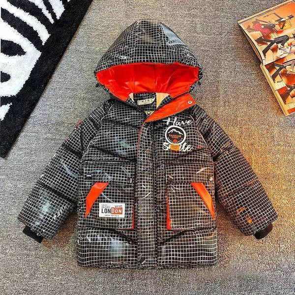 Gyermek kockás melegítő fiúknak kapucnival és zsebekkel