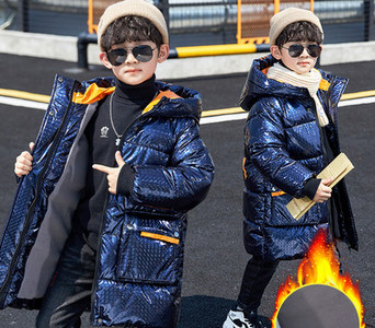 Νέο μοντέλο παιδικό μπουφάν για αγόρια με επιγραφή και κουκούλα