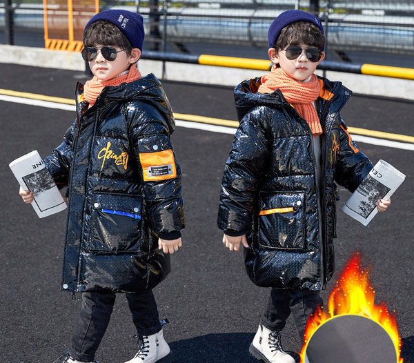 Νέο μοντέλο παιδικό μπουφάν για αγόρια με επιγραφή και κουκούλα