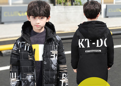 Színes gyerekkabát kapucnival