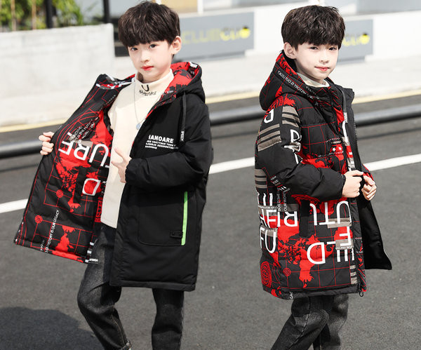 Színes gyerekkabát kapucnival