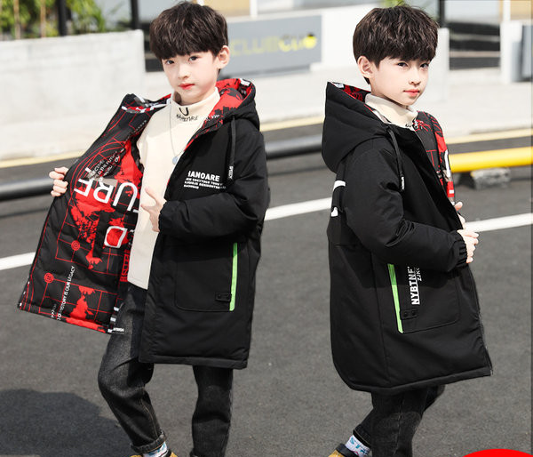 Színes gyerekkabát kapucnival