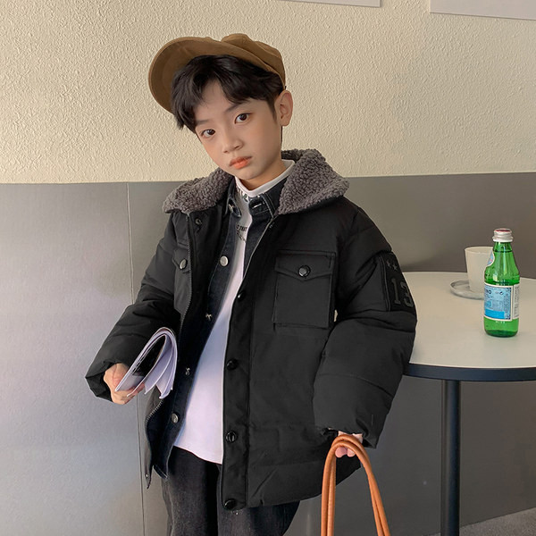 Téli gyerekkabát szürke és fekete gombokkal