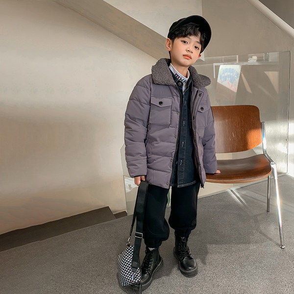 Téli gyerekkabát szürke és fekete gombokkal