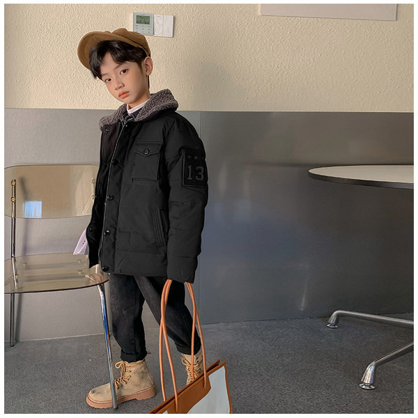 Téli gyerekkabát szürke és fekete gombokkal