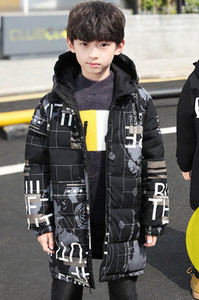 Gyermek téli kabát cipzárral és kapucnival