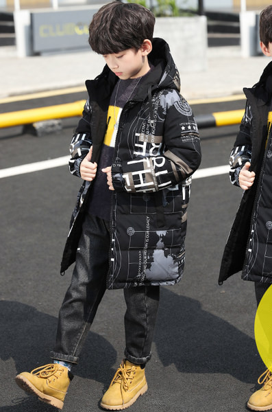 Gyermek téli kabát cipzárral és kapucnival