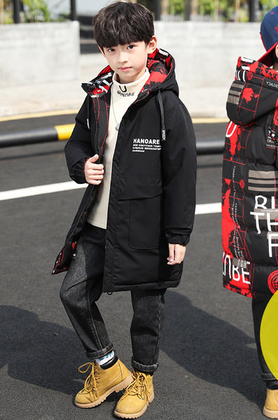 Gyermek téli kabát cipzárral és kapucnival