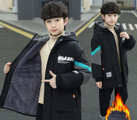 Gyerekkabát vastag bársony bélésű kapucnival és felirattal