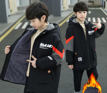 Gyerekkabát vastag bársony bélésű kapucnival és felirattal